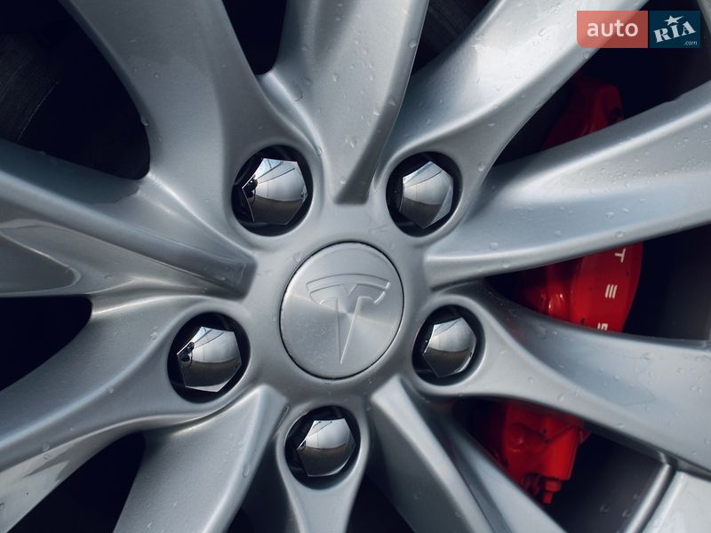 Лифтбек Tesla Model S 2019 в Киеве