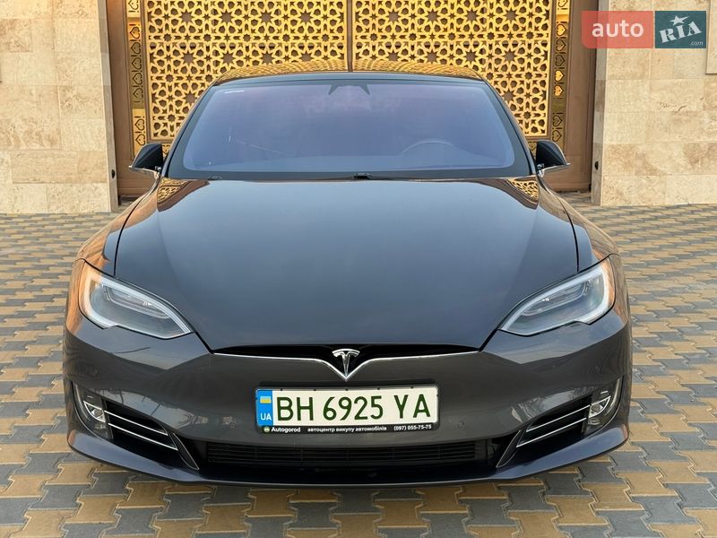 Ліфтбек Tesla Model S 2017 в Одесі