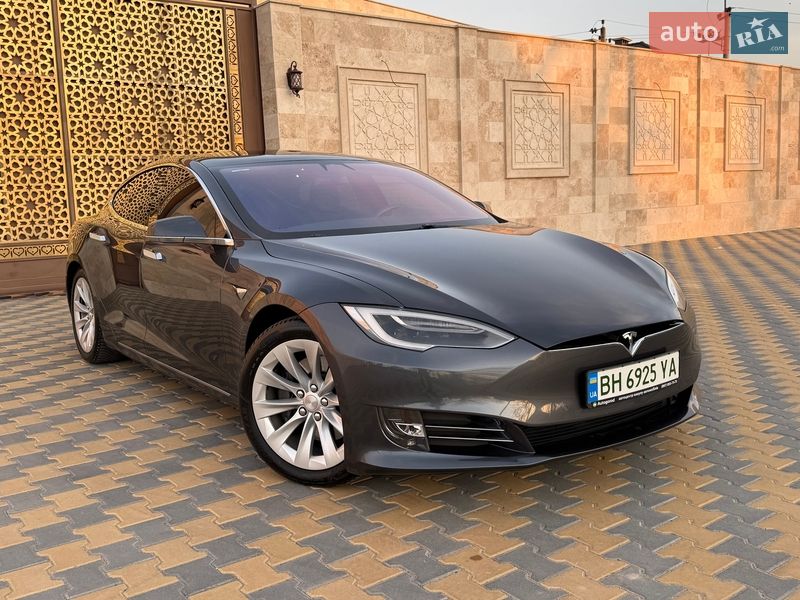 Ліфтбек Tesla Model S 2017 в Одесі