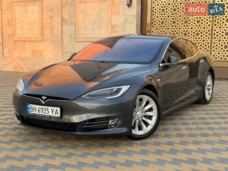 Ліфтбек Tesla Model S 2017 в Одесі