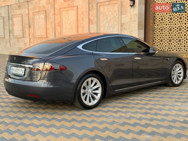 Ліфтбек Tesla Model S 2017 в Одесі