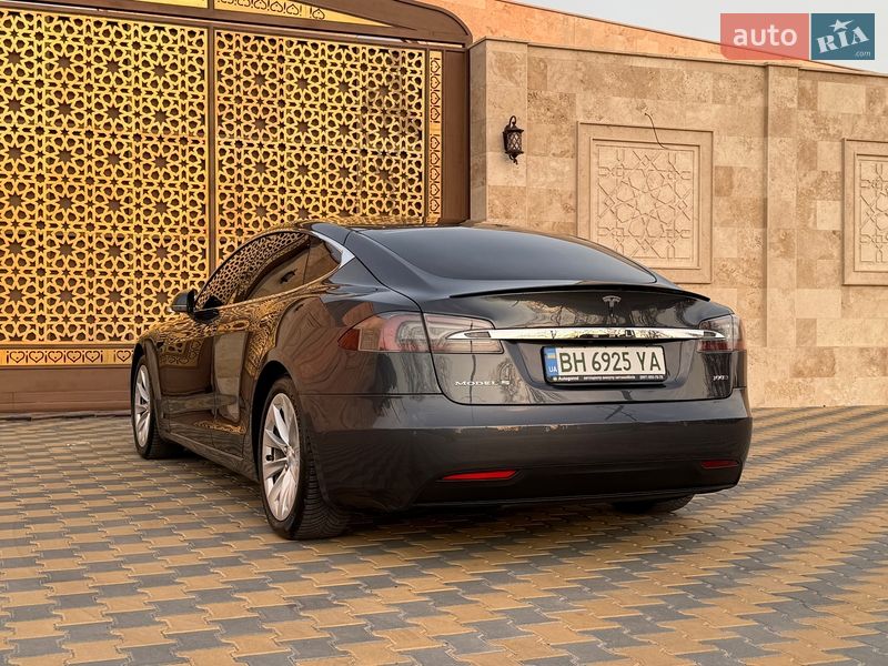 Ліфтбек Tesla Model S 2017 в Одесі