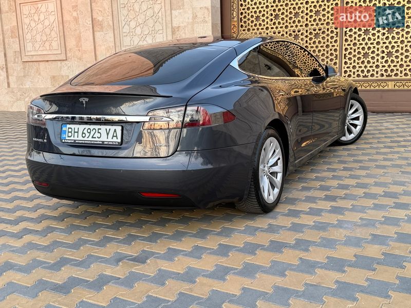 Ліфтбек Tesla Model S 2017 в Одесі