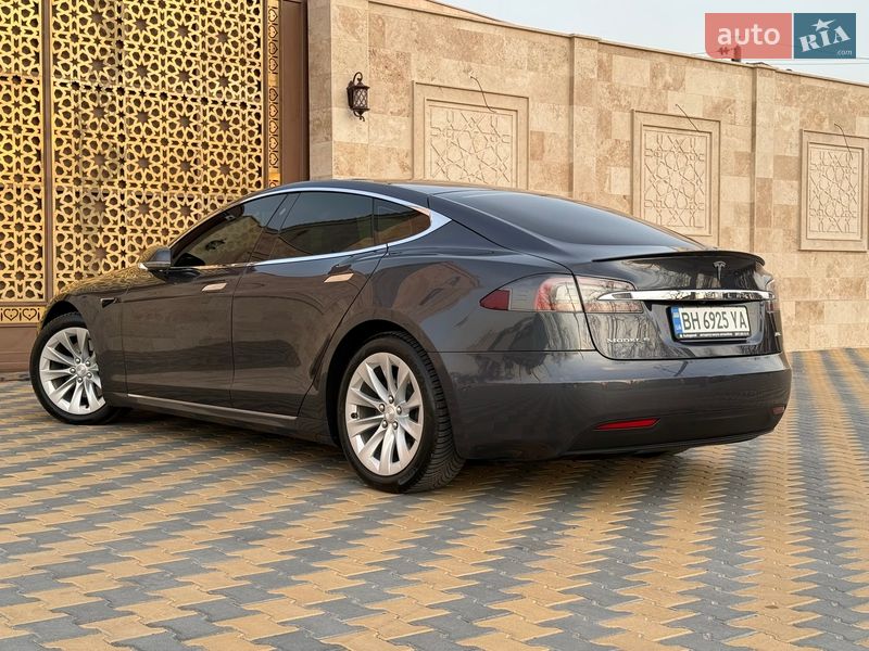 Ліфтбек Tesla Model S 2017 в Одесі