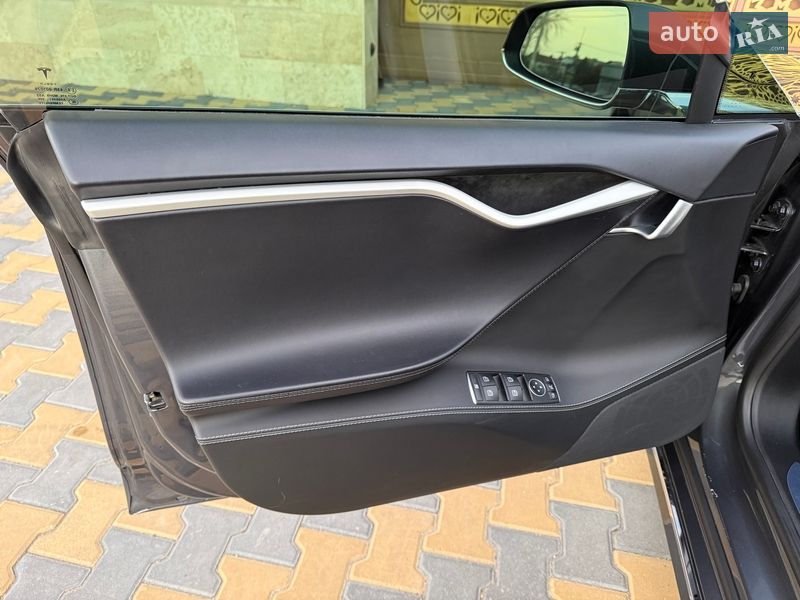 Ліфтбек Tesla Model S 2017 в Одесі