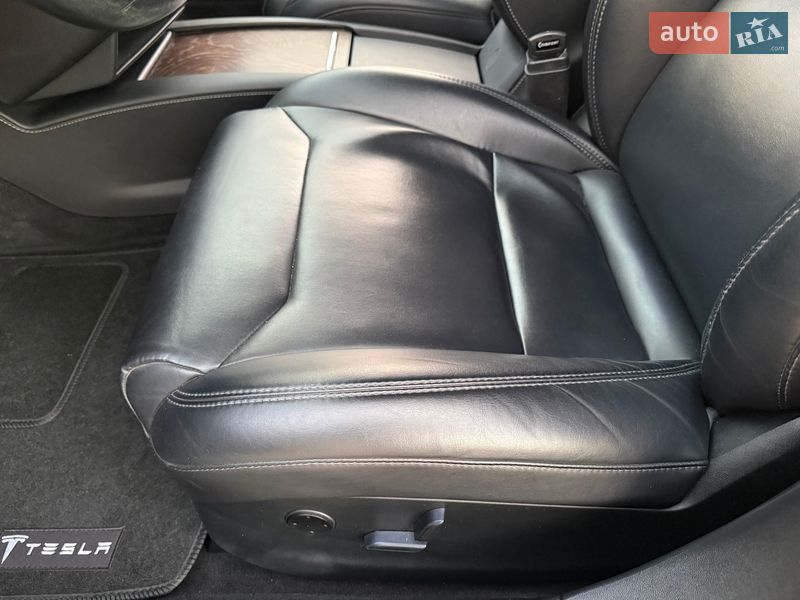 Ліфтбек Tesla Model S 2017 в Одесі