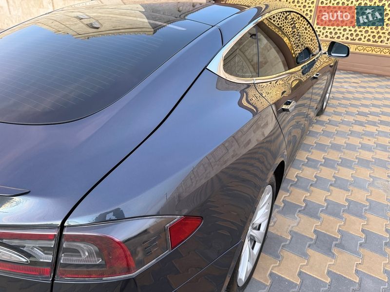 Ліфтбек Tesla Model S 2017 в Одесі
