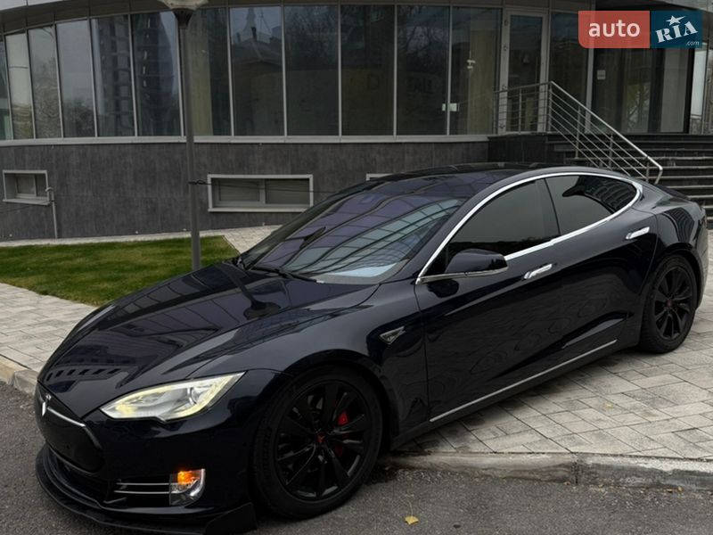 Ліфтбек Tesla Model S 2014 в Києві