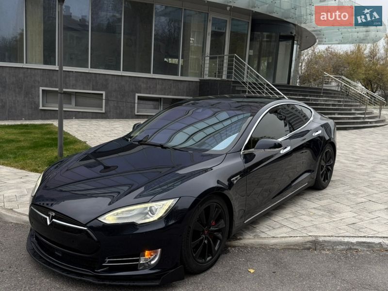 Ліфтбек Tesla Model S 2014 в Києві
