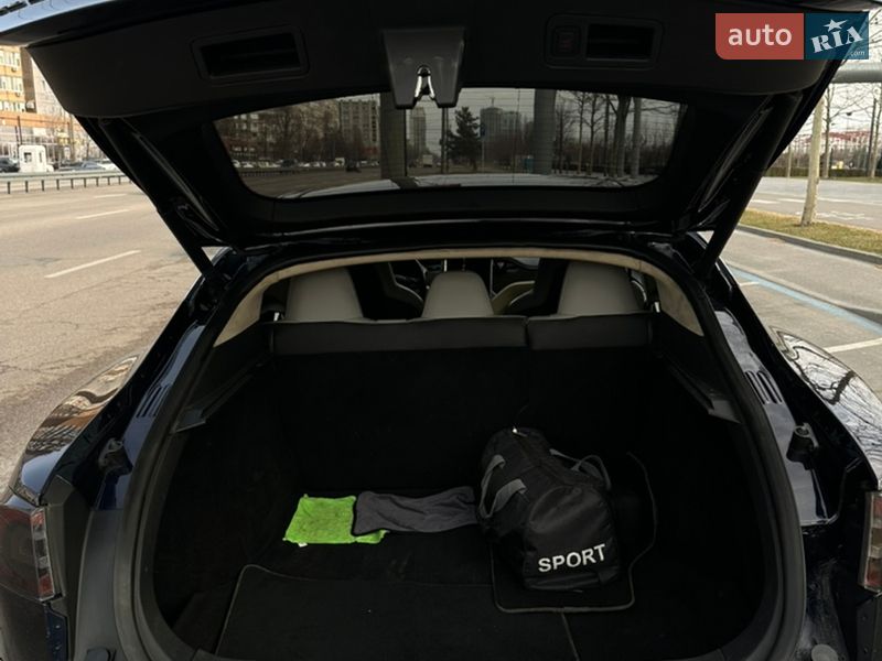 Ліфтбек Tesla Model S 2014 в Києві