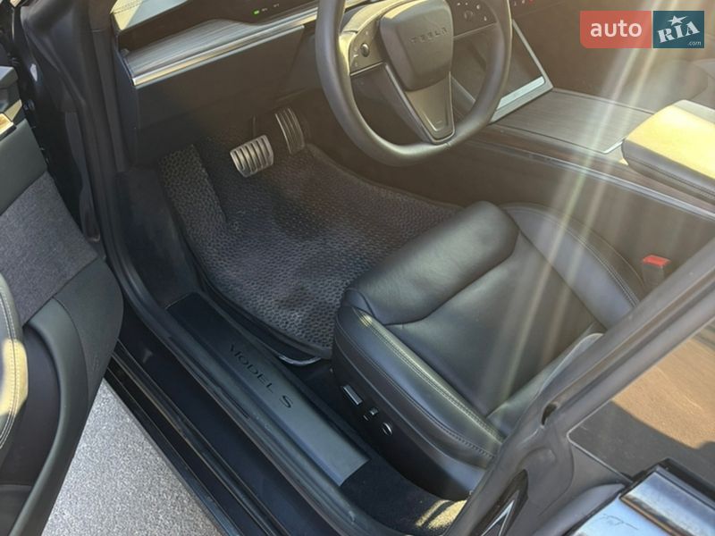 Лифтбек Tesla Model S 2024 в Киеве