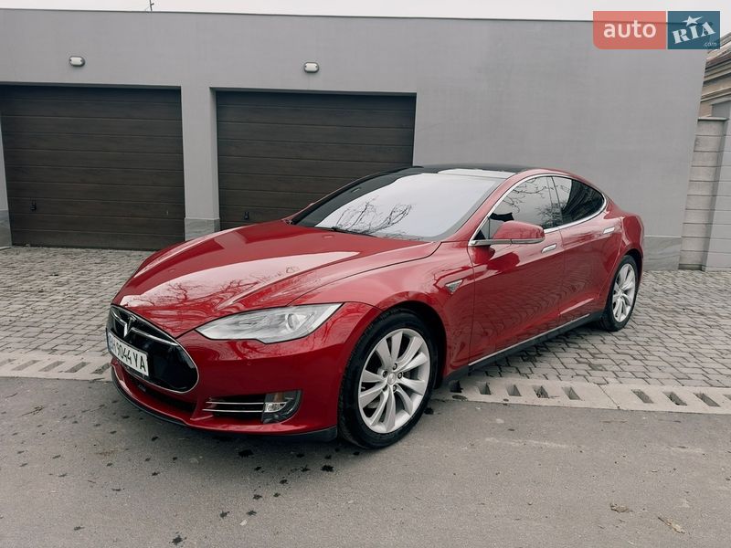 Ліфтбек Tesla Model S 2015 в Одесі