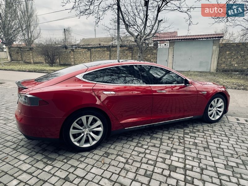 Ліфтбек Tesla Model S 2015 в Одесі