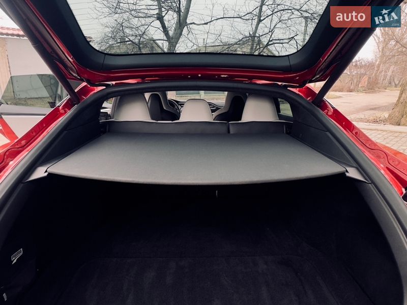 Ліфтбек Tesla Model S 2015 в Одесі