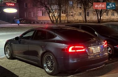 Лифтбек Tesla Model S 2015 в Ровно