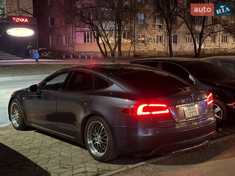 Ліфтбек Tesla Model S 2015 в Рівному