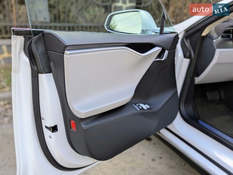Лифтбек Tesla Model S 2014 в Луцке фото 10 Лифтбек Tesla Model S 2014 в Луцке