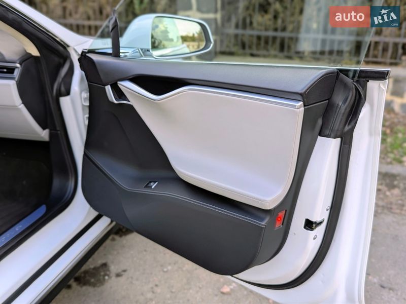 Лифтбек Tesla Model S 2014 в Луцке фото 13 Лифтбек Tesla Model S 2014 в Луцке