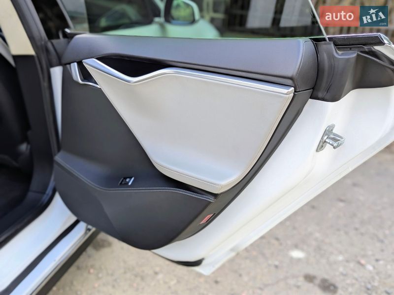 Лифтбек Tesla Model S 2014 в Луцке фото 26 Лифтбек Tesla Model S 2014 в Луцке