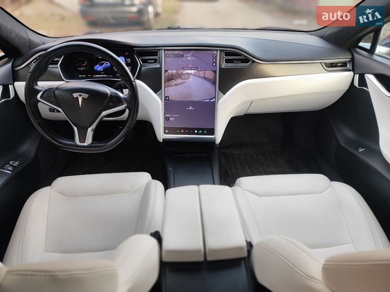 Ліфтбек Tesla Model S 2017 в Києві