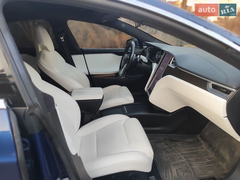 Ліфтбек Tesla Model S 2017 в Києві