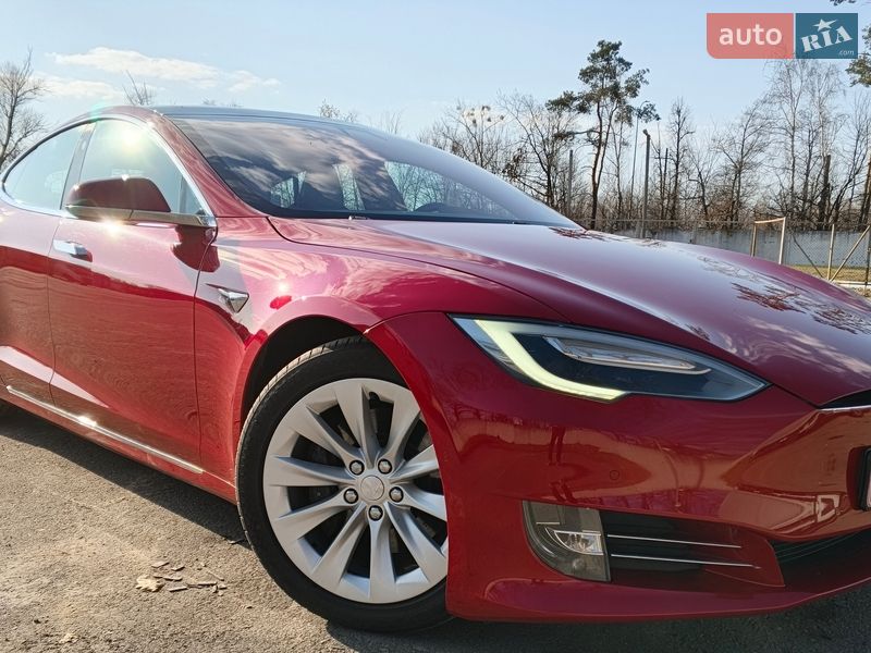 Лифтбек Tesla Model S 2017 в Киеве