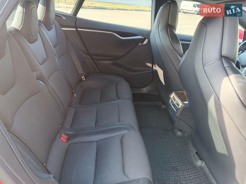 Лифтбек Tesla Model S 2017 в Киеве