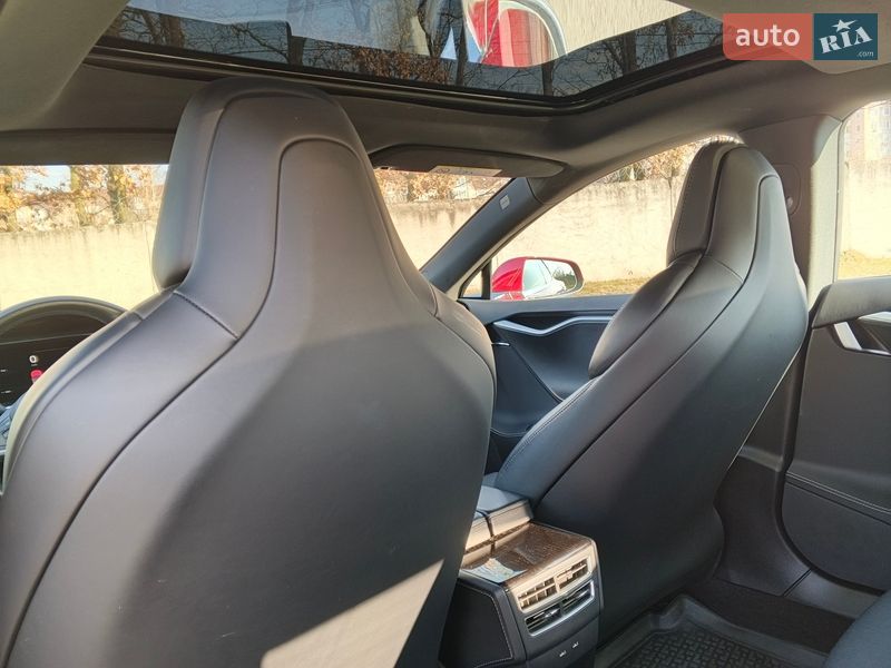 Лифтбек Tesla Model S 2017 в Киеве