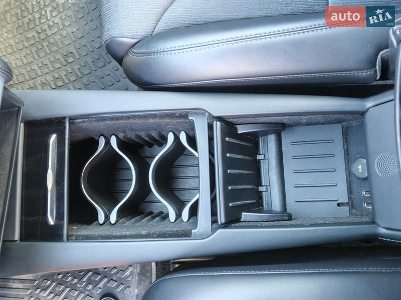 Лифтбек Tesla Model S 2017 в Киеве