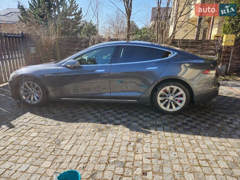 Лифтбек Tesla Model S 2016 в Киеве фото 3 Лифтбек Tesla Model S 2016 в Киеве