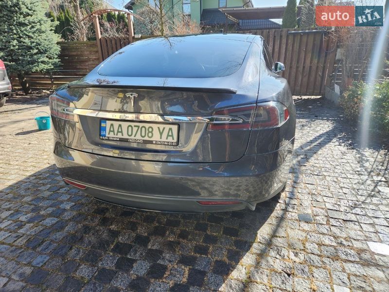 Лифтбек Tesla Model S 2016 в Киеве фото 6 Лифтбек Tesla Model S 2016 в Киеве
