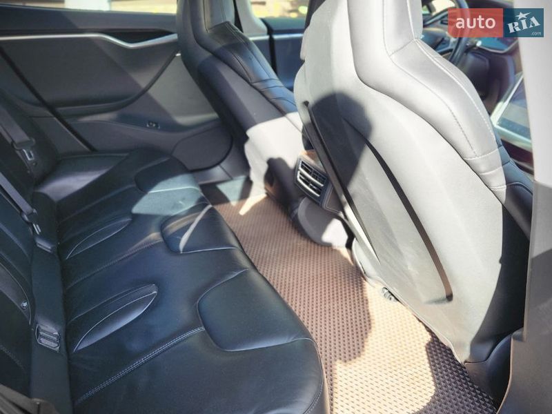 Лифтбек Tesla Model S 2016 в Киеве фото 15 Лифтбек Tesla Model S 2016 в Киеве
