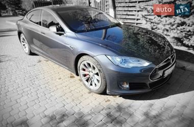 Лифтбек Tesla Model S 2016 в Киеве