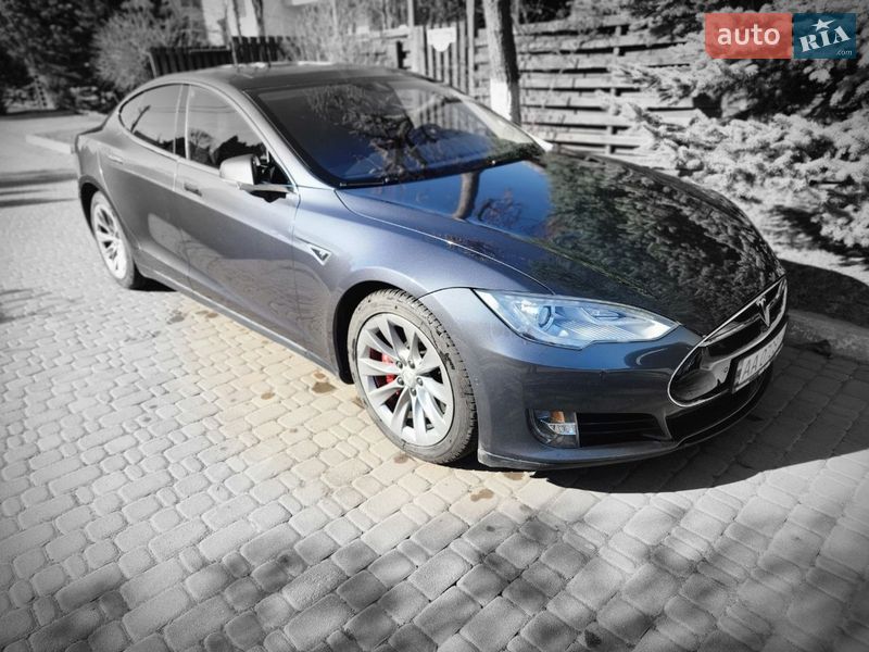 Лифтбек Tesla Model S 2016 в Киеве фото 18 Лифтбек Tesla Model S 2016 в Киеве