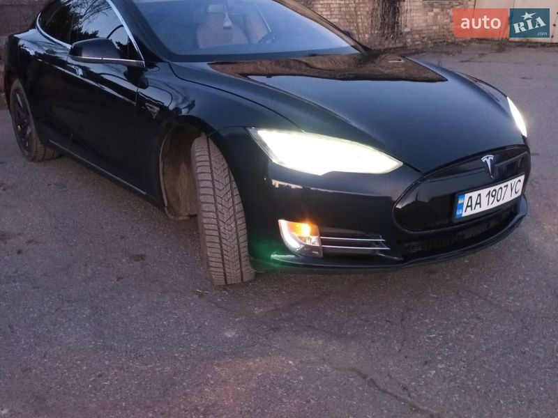 Ліфтбек Tesla Model S 2013 в Києві