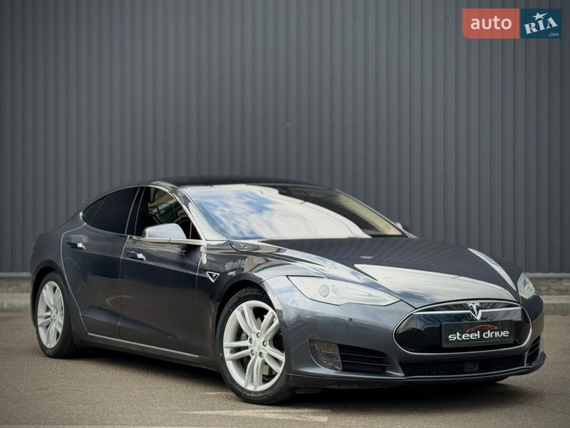 Ліфтбек Tesla Model S 2015 в Миколаєві