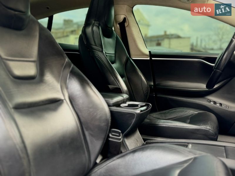 Ліфтбек Tesla Model S 2015 в Миколаєві