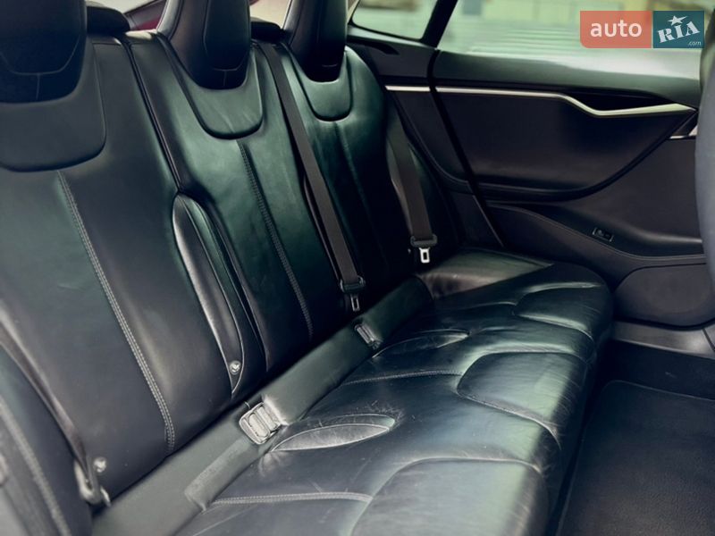 Ліфтбек Tesla Model S 2015 в Миколаєві