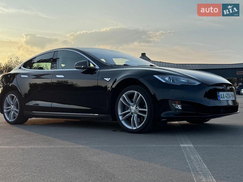Лифтбек Tesla Model S 2014 в Киеве фото 4 Лифтбек Tesla Model S 2014 в Киеве