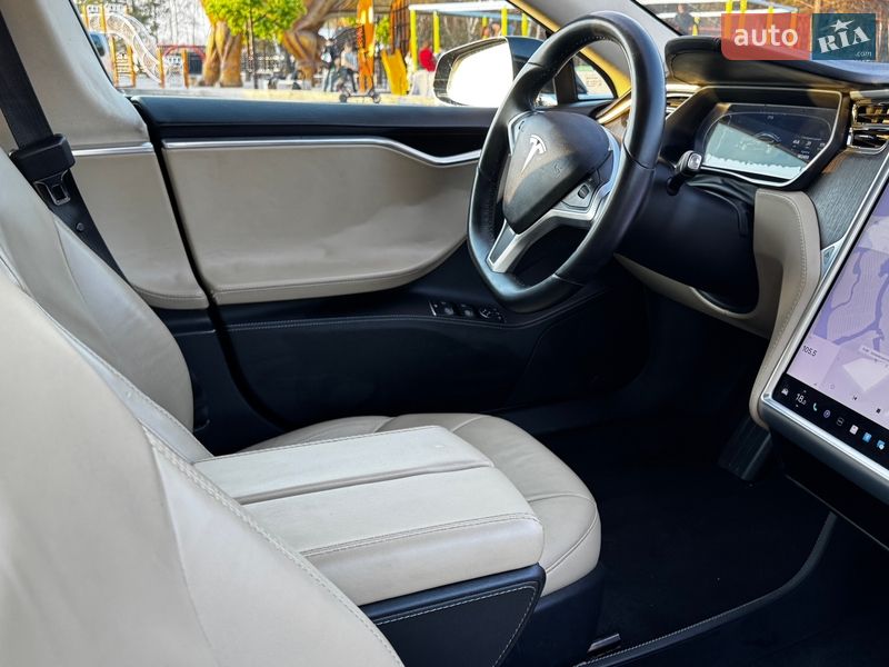 Лифтбек Tesla Model S 2014 в Киеве фото 17 Лифтбек Tesla Model S 2014 в Киеве