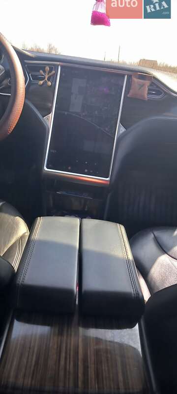Лифтбек Tesla Model S 2014 в Умани