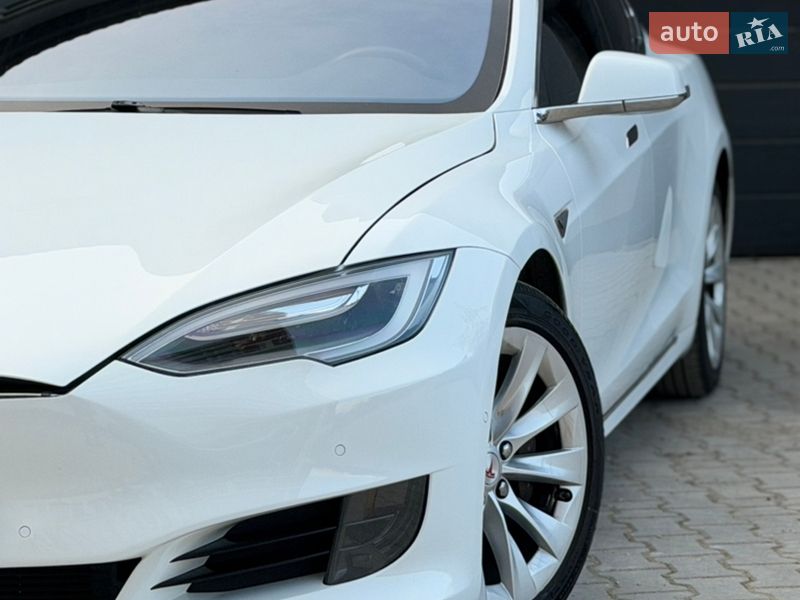 Лифтбек Tesla Model S 2016 в Тернополе