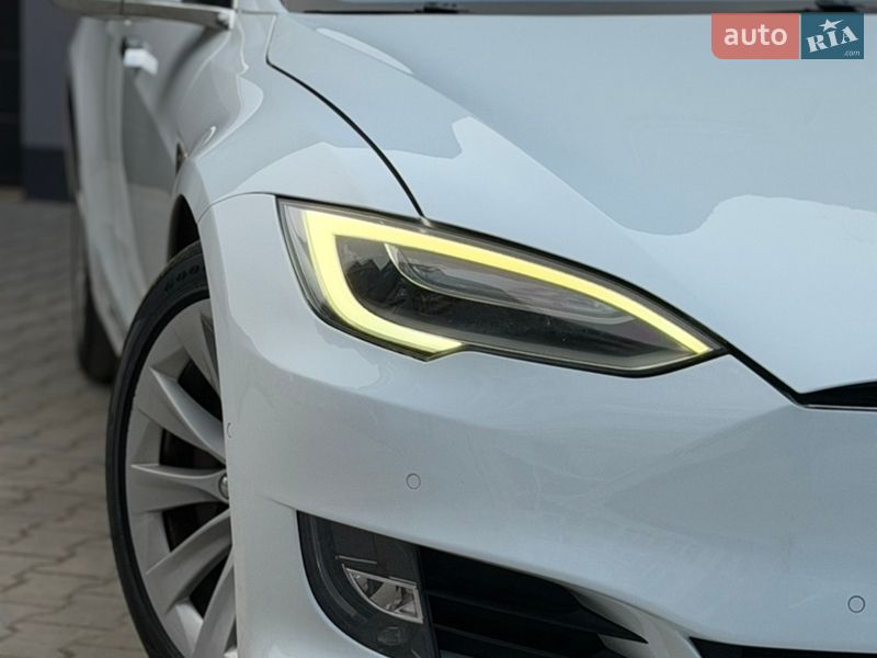 Лифтбек Tesla Model S 2016 в Тернополе
