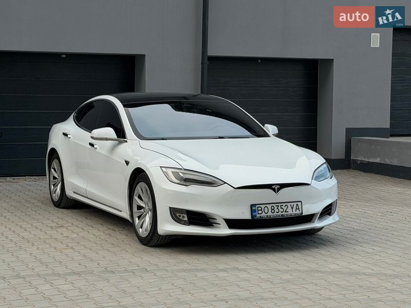 Лифтбек Tesla Model S 2016 в Тернополе
