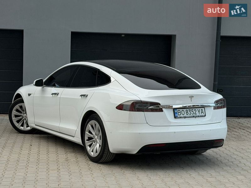 Лифтбек Tesla Model S 2016 в Тернополе