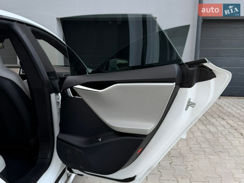 Лифтбек Tesla Model S 2016 в Тернополе