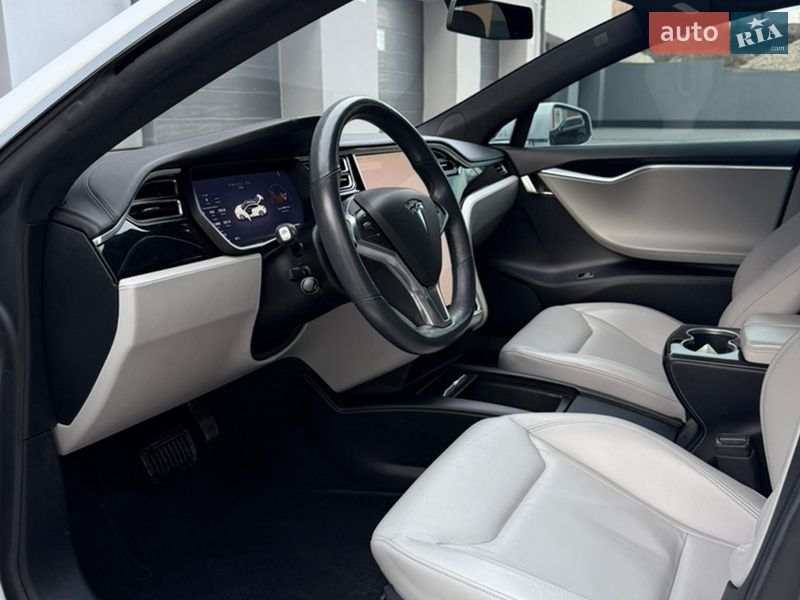 Лифтбек Tesla Model S 2016 в Тернополе