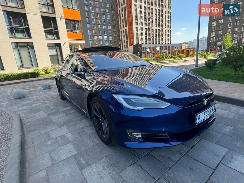 Лифтбек Tesla Model S 2016 в Киеве