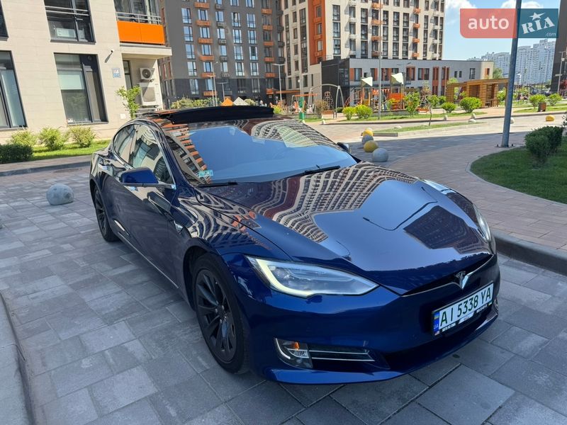 Лифтбек Tesla Model S 2016 в Киеве