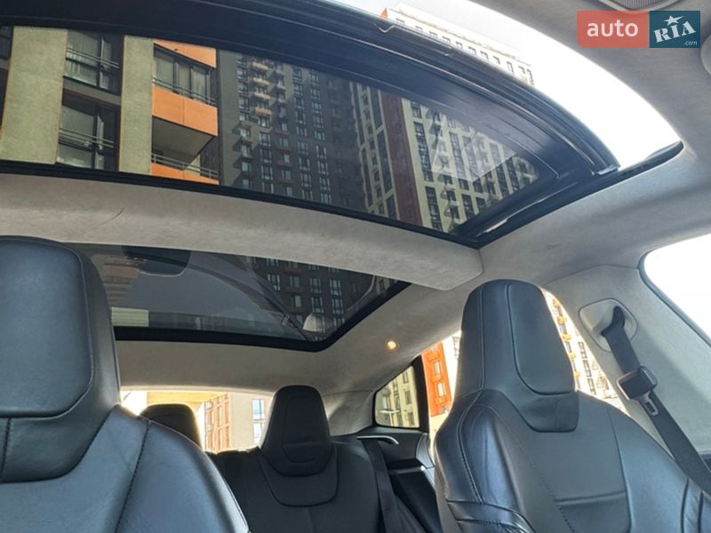 Лифтбек Tesla Model S 2016 в Киеве
